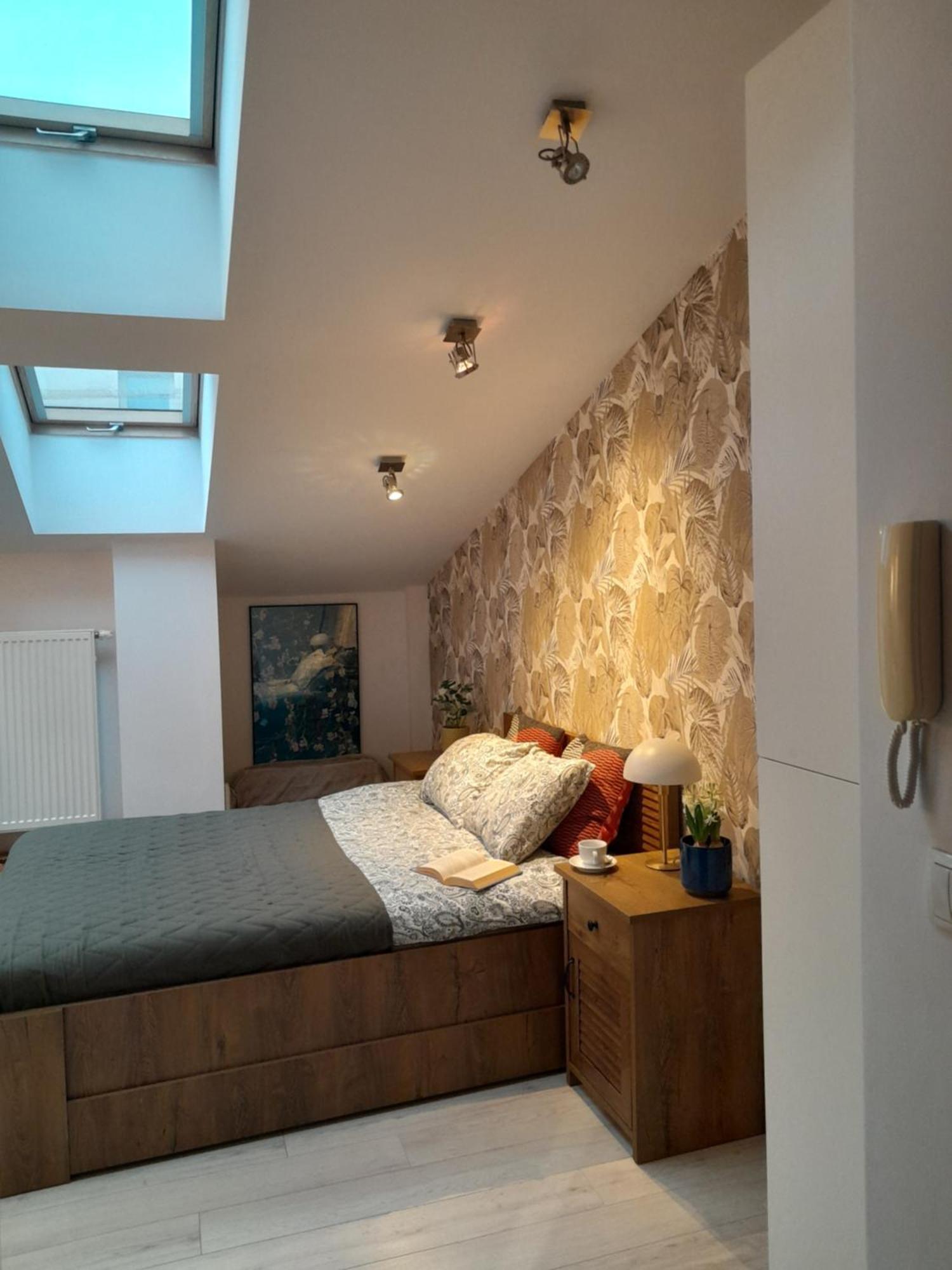 Old Town Premium Apartment Kazimierz - Synagogue View คราคูฟ ภายนอก รูปภาพ